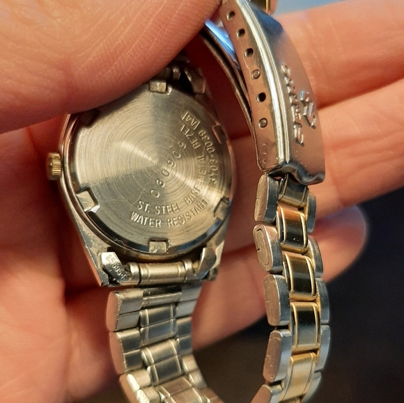 Vintage Mickey Mouse Watch - Picture 4 of 5